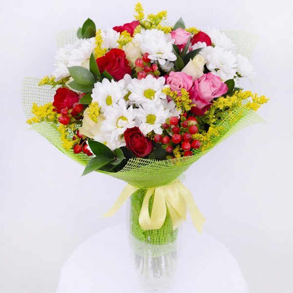 Rose 40 cm - 13, Bacardi White Spray Chrysanthemum - 4, Hypericum, Solidago (1 pc.), Ruscus, Jute 1 meter, Ribbon