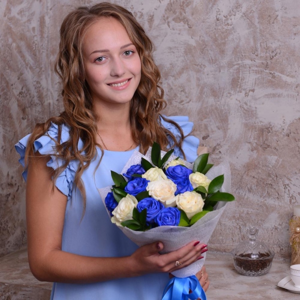 Rose blue - 9, White rose 50 cm Ecuador - 8, Ruscus, Wrapping Paper