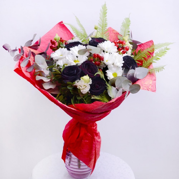 Rose black - 12, Bacardi White Spray Chrysanthemum - 4, lisianthus - 3, Hypericum, Eucalyptus Cinerea, Ambrella, Ribbon, Pistachio