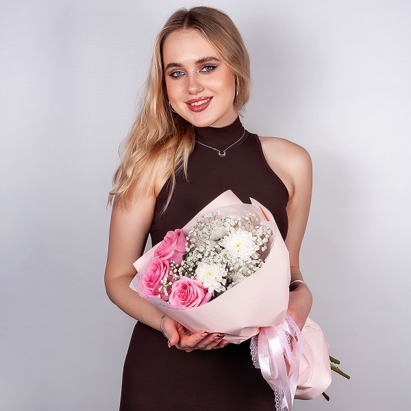 Rose Pink 50 cm Ecuador (Chelo, Hermosa, Novia, Titanik, Engagement, Pink Mondiale) - 5, Gypsophila - 3, Baltica White Spray Chrysanthemum - 1, Wrapping Paper