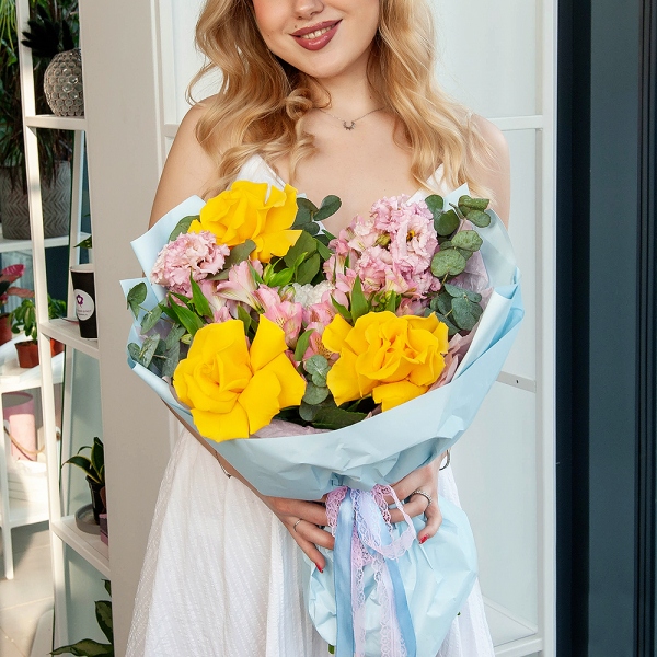 Rose Yellow 50 cm Ecuador (Mohana, Latina, Brighton) - 7, Alstromeria white, soft pink - 7, Baltica White Spray Chrysanthemum - 1, Pink Lisianthus (Eustoma) - 2, Eucalyptus, Wrapping Paper