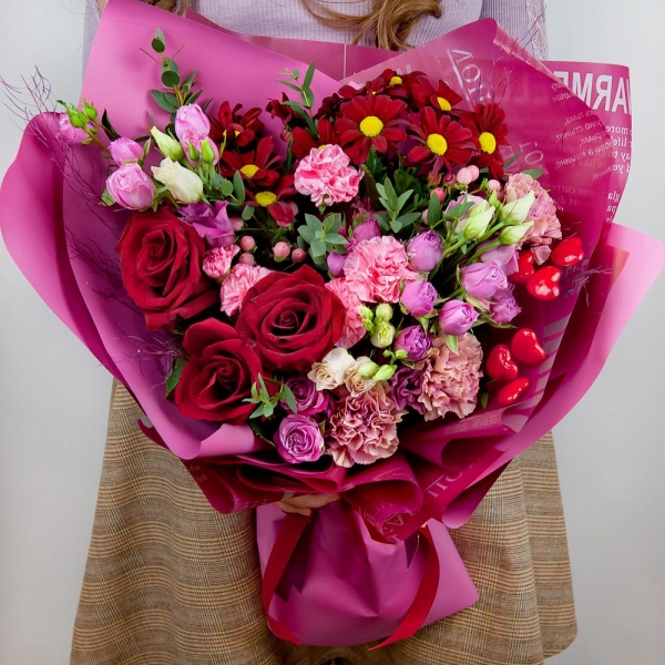 Red rose 50 cm - 3, Pink carnation - 3, Pink spray carnation - 1, Bright pink spray rose mix, 50 cm - 5, Pink Lisianthus (Eustoma) - 2, Bacardi Red Spray Chrysanthemum - 2, Hypericum, Dried flowers decor, Decorative element small, Wrapping Paper