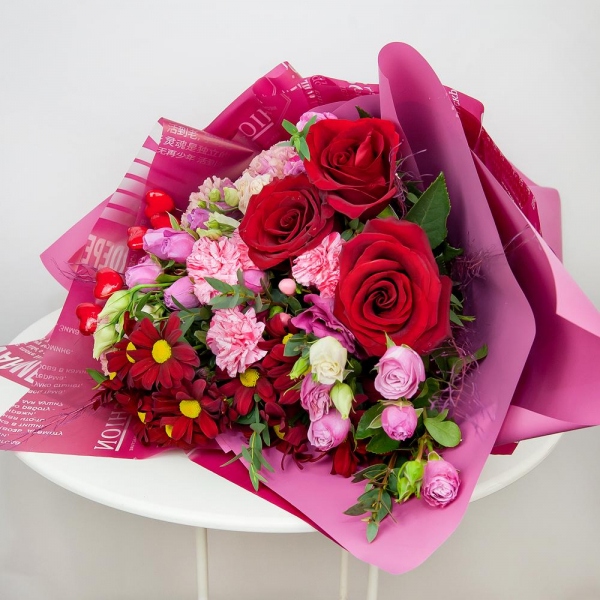 Red rose 50 cm - 3, Pink carnation - 3, Pink spray carnation - 1, Bright pink spray rose mix, 50 cm - 5, Pink Lisianthus (Eustoma) - 2, Bacardi Red Spray Chrysanthemum - 2, Hypericum, Dried flowers decor, Decorative element small, Wrapping Paper