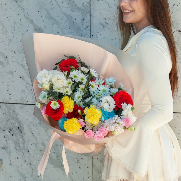 Red rose Nina 50 cm - 5, lisianthus - 2, Chrysanthemum spray Bacardi dyed blue - 4, Pink spray carnation - 4, Carnation white, cream - 5, Pink Matthiola - 1, Eucalyptus parvifolia (1 pc.), Wrapping Paper