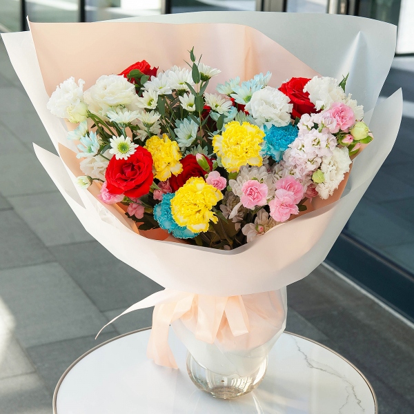 Red rose Nina 50 cm - 5, lisianthus - 2, Chrysanthemum spray Bacardi dyed blue - 4, Pink spray carnation - 4, Carnation white, cream - 5, Pink Matthiola - 1, Eucalyptus parvifolia (1 pc.), Wrapping Paper