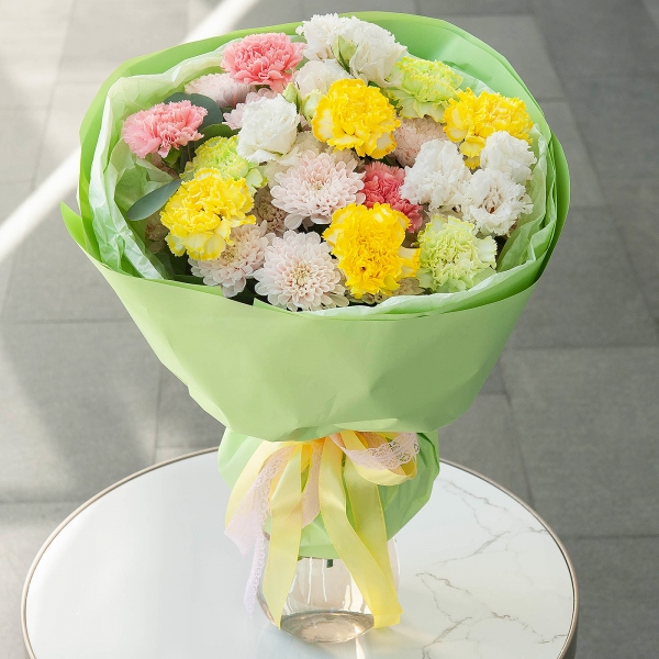 Green carnation - 3, lisianthus - 3, Baltica Pink Spray Chrysanthemum - 3, Yellow carnation - 4, Pink carnation - 3, Eucalyptus populus (1 pc.), Wrapping Paper