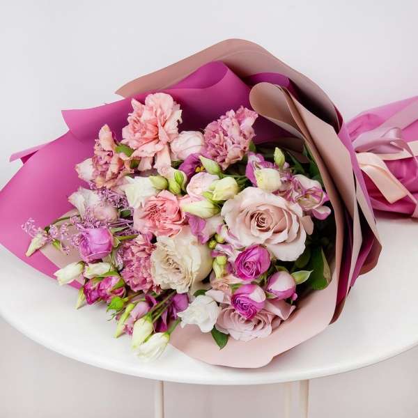 Cream Rose 50 cm Ecuador (Creme Caramel) - 5, Peony sprayrose - 6, Pink carnation - 7, lisianthus - 2, Pink Lisianthus (Eustoma) - 2, Solidago (1 pc.), Wrapping Paper