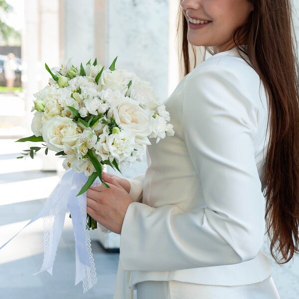 White rose 50 cm Ecuador - 5, Alstromeria white, soft pink - 6, lisianthus - 3, White spray carnation - 5, White Matthiola - 1, Carnation white, cream - 7, Ribbon