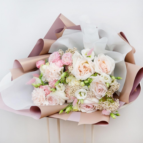 Peony style roses - 7, Bright pink spray rose mix, 50 cm - 6, Carnation white, cream - 4, lisianthus - 4, Ozotamnus, Dried flowers decor, Wrapping Paper