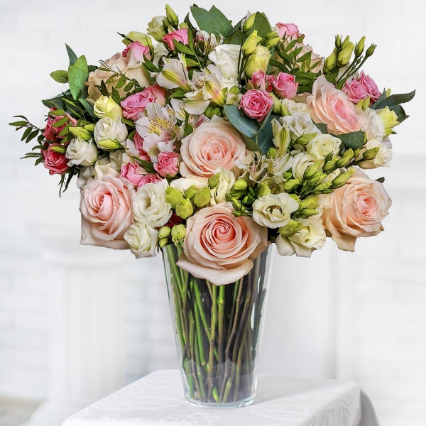 Rose Cream 50 cm - 7, Bright pink spray rose mix, 50 cm - 7, lisianthus - 7, Alstromeria white, soft pink - 5, Pistachio, Eucalyptus Cinerea, Sisal, Ribbon