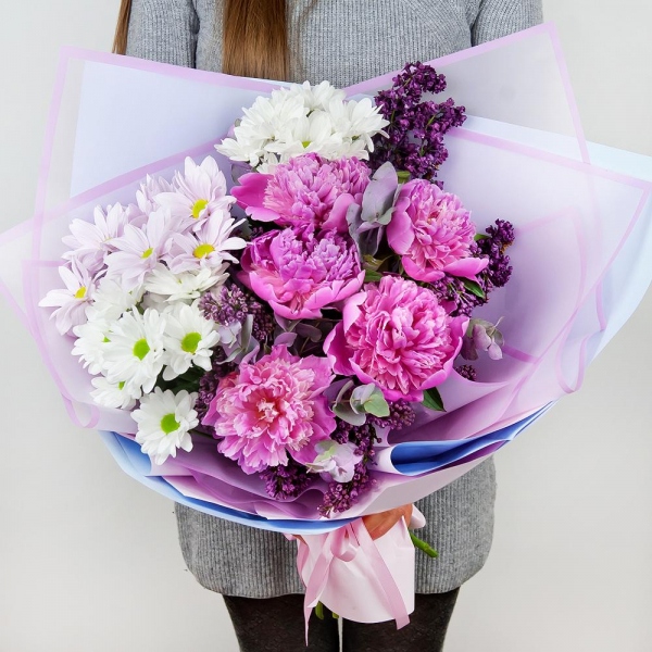 Peony pink - 7, Lilac Bush - 4, Bacardi White Spray Chrysanthemum - 3, Bacardi Pink Spray Chrysanthemum - 1, Wrapping Paper, Ribbon, Eucalyptus