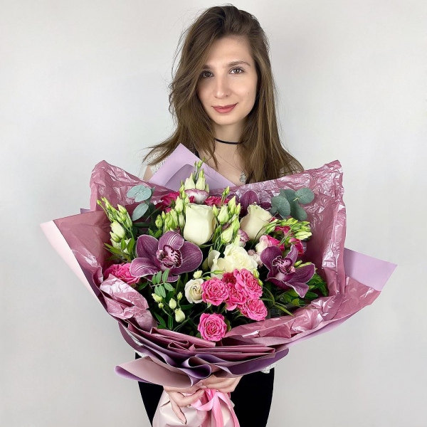 White rose 50 cm - 4, Pink Cymbidium Orchid Bud - 4, Bright pink spray rose mix, 50 cm - 3, lisianthus - 4, Spray rose: white, cream, light pink 50 cm - 1, Eucalyptus Cinerea, Pistachio, Flask for orchids, Wrapping Paper