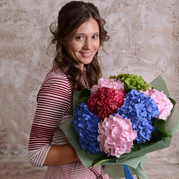 Blue/purple hydrangea - 3, Green Hydrangea - 1, Pink Hydrangea - 5, Wrapping Paper