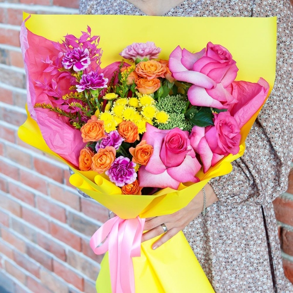 Athos poms Stallion - 1, Spray rose: yellow, orange 50 cm - 2, Pink carnation - 1, Pink spray carnation - 2, Rose Pink 50 cm Ecuador (Chelo, Hermosa, Novia, Titanik, Engagement, Pink Mondiale) - 3, Sedum, Solidago (1 pc.), Dried flowers decor, Wrapping Paper