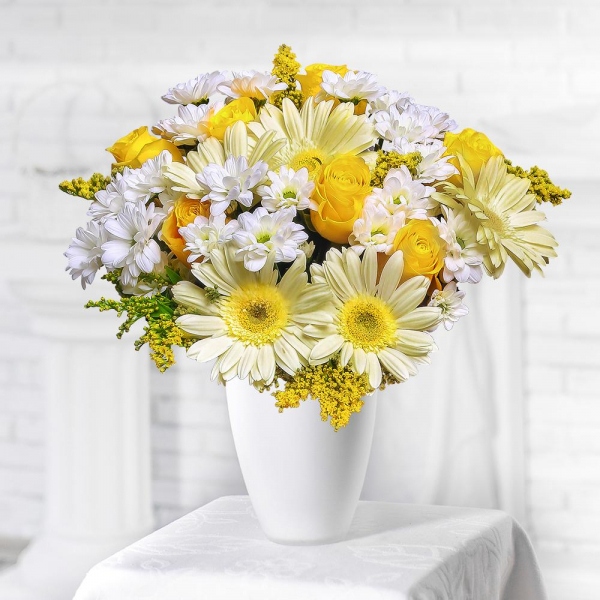 Yellow rose 50 cm - 11, Gerbera yellow - 9, Bacardi White Spray Chrysanthemum - 9, Solidago (1 pc.), Felt, Ribbon