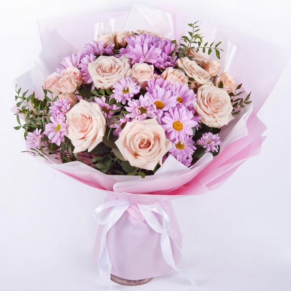 Rose Cream 50 cm - 11, Spray rose: white, cream, light pink 50 cm - 5, Bacardi Pink Spray Chrysanthemum - 4, Pistachio, Wrapping Paper