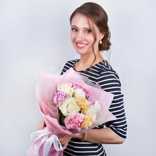 White rose 50 cm - 3, Pink rose 50 cm - 4, Yellow carnation - 2, Carnation white, cream - 2, Pink carnation - 2, Wrapping Paper, Ribbon