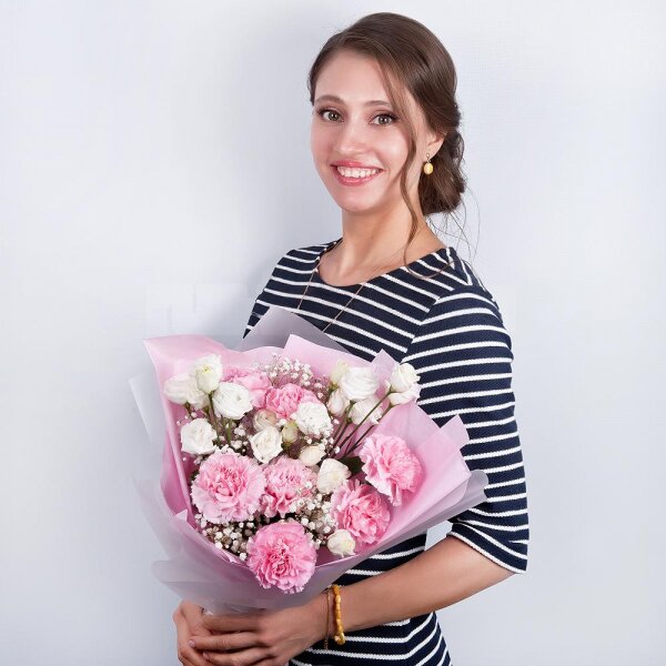 Gypsophila - 1, Pink carnation - 9, lisianthus - 4, Wrapping Paper