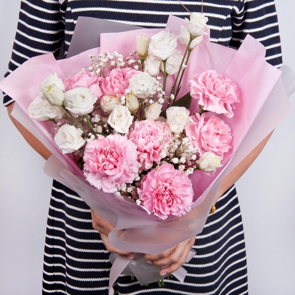 Gypsophila - 1, Pink carnation - 11, lisianthus - 5, Wrapping Paper