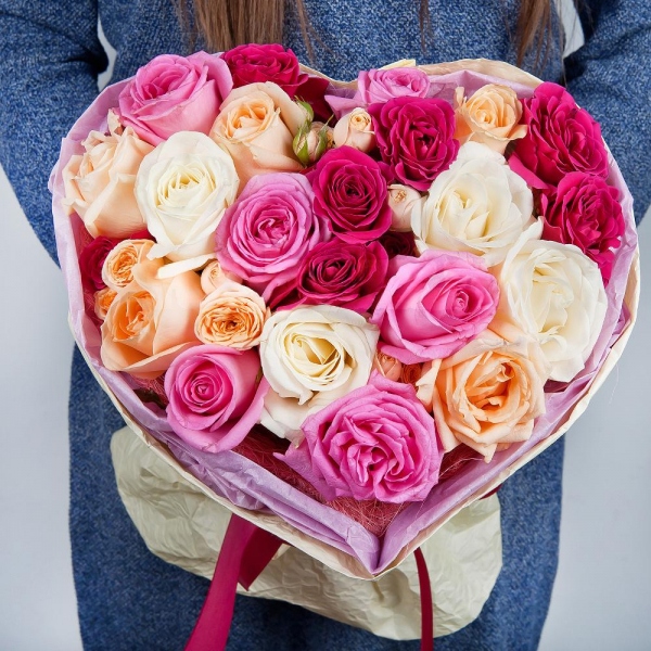 Bright pink spray rose mix, 50 cm - 2, Pink rose 50 cm - 6, White rose 50 cm - 4, Rose Cream 50 cm - 5, Spray rose: white, cream, light pink 50 cm - 1, Wrapping Paper, Bouquet frame structure