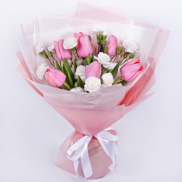 Pink tulip - 7, White spray carnation - 5, Wrapping Paper
