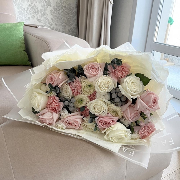 Ranunculus White - 3, Pink carnation - 5, White rose 50 cm - 7, Peony rose pink 'OHara' - 7, White spray carnation - 5, Brunia Green Lanuginosa (1 pc.), Wrapping Paper, Eucalyptus