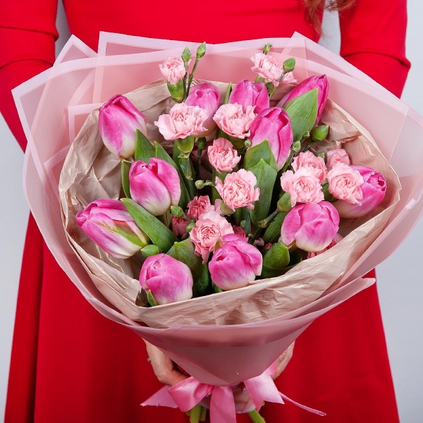 Pink tulip - 19, Pink spray carnation - 8, Wrapping Paper