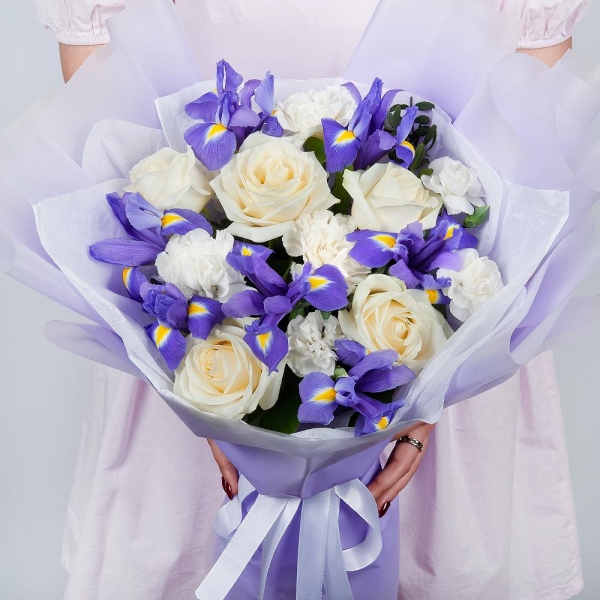 Irises - 10, White rose 50 cm - 7, White spray carnation - 2, Carnation white, cream - 7, Wrapping Paper