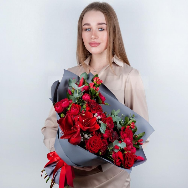 Red amaryllis - 1, Carnation red - 7, Red rose 50 cm - 6, Spray peony rose Misty Bubbles, 50 cm - 5, Dried flowers in assortment, Eucalyptus, Hypericum, Wrapping Paper, Brunia Green Lanuginosa (1 pc.)