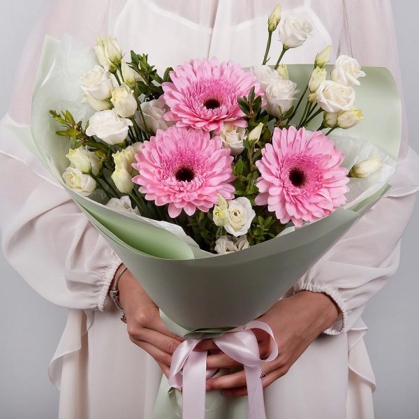 lisianthus - 3, Gerbera pink - 3, Pistachio, Wrapping Paper