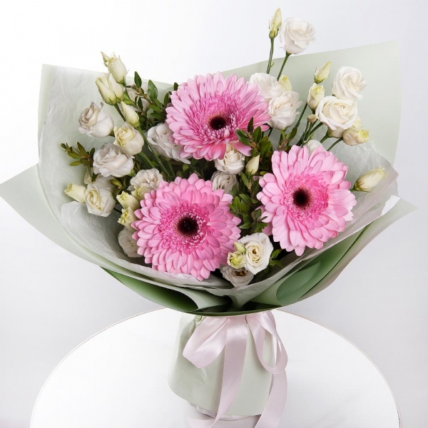 lisianthus - 3, Gerbera pink - 3, Pistachio, Wrapping Paper