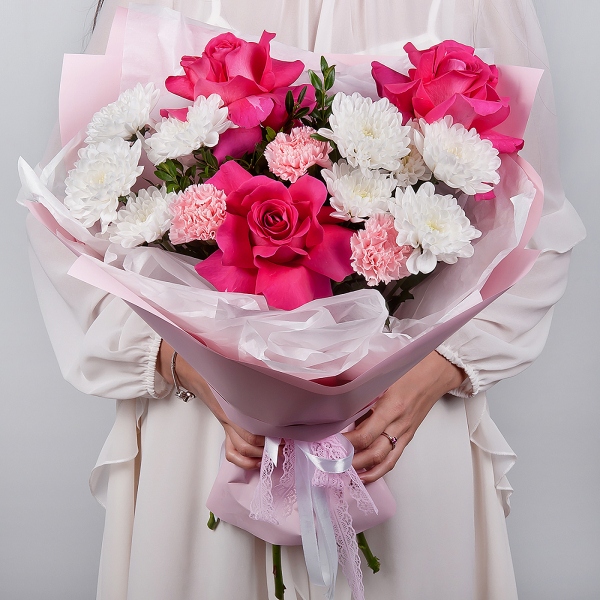Rose Pink 50 cm Ecuador (Chelo, Hermosa, Novia, Titanik, Engagement, Pink Mondiale) - 3, Baltica White Spray Chrysanthemum - 2, Pink carnation - 3, Pistachio, Wrapping Paper