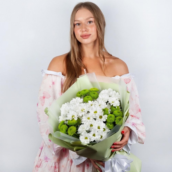 Bacardi White Spray Chrysanthemum - 4, Athos pom Feeling Green - 3, Wrapping Paper