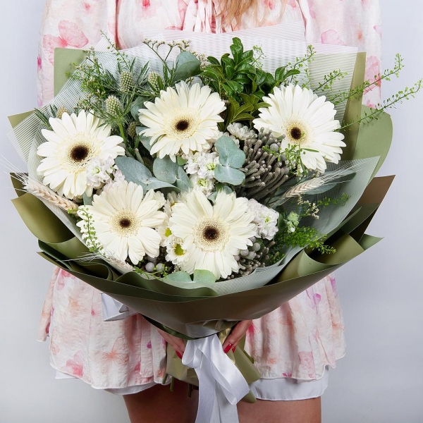 Gerbera white - 7, White Matthiola - 3, Pistachio, Eucalyptus, Brunia Green Lanuginosa (1 pc.), Eryngium, Green bell (1 pc.), Dried flowers in assortment, Wrapping Paper