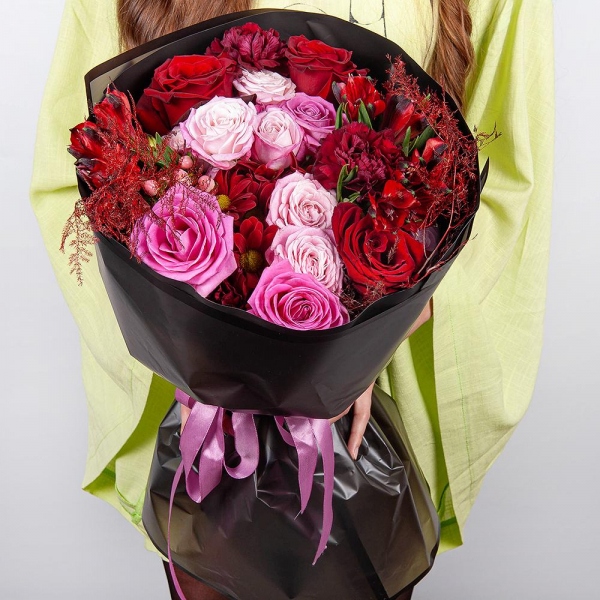 Red rose 50 cm - 3, Pink rose 50 cm - 3, Bacardi Red Spray Chrysanthemum - 1, Carnation red - 2, Alstromeria Red, Bright Pink - 3, Peony sprayrose - 2, Hypericum, Asparagus umbelatus (1 pc.), Wrapping Paper