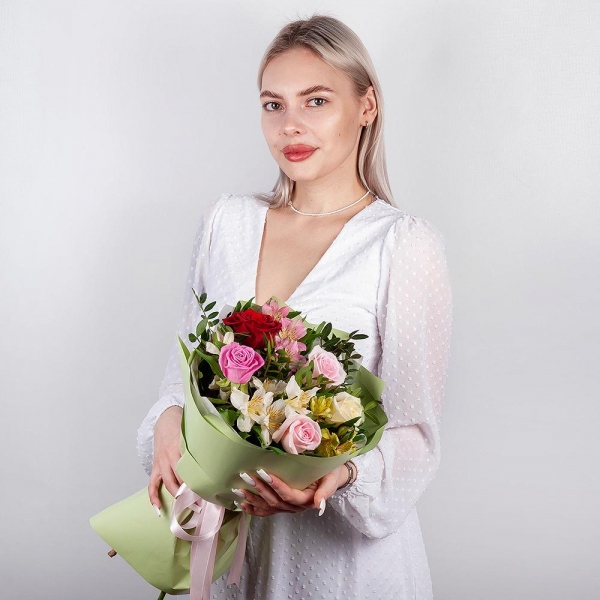 Red rose 50 cm - 1, White rose 50 cm - 2, White rose 50 cm - 1, Pink rose 50 cm - 5, Alstromeria white, soft pink - 4, Alstromeria Yellow, Orange - 2, Pistachio, Wrapping Paper